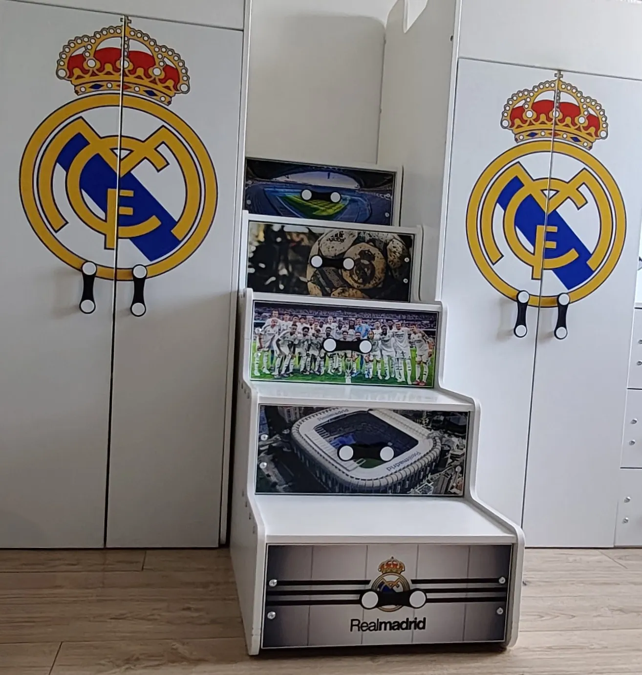 Druk na szafie: Herb Real Madryt